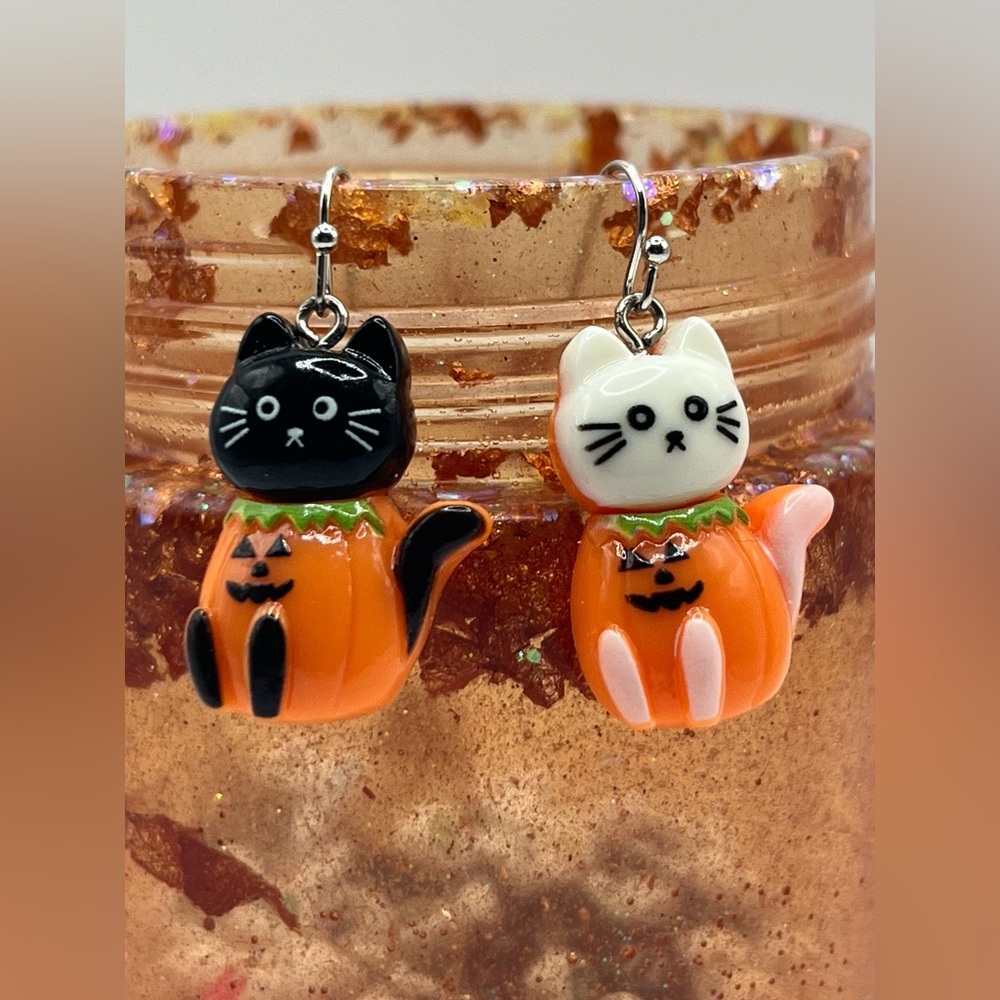 Charming Halloween Cat Earrings - Black and Orange